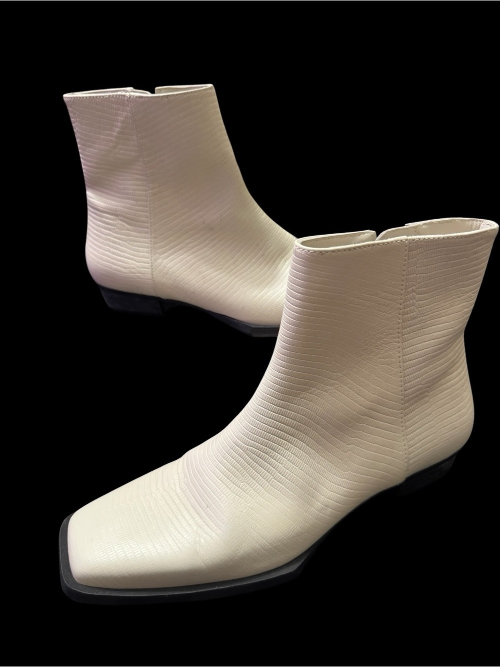 Frame le Maddox ankle cream boots euro 37.5 or 7 reg $498 - Picture 2 of 12